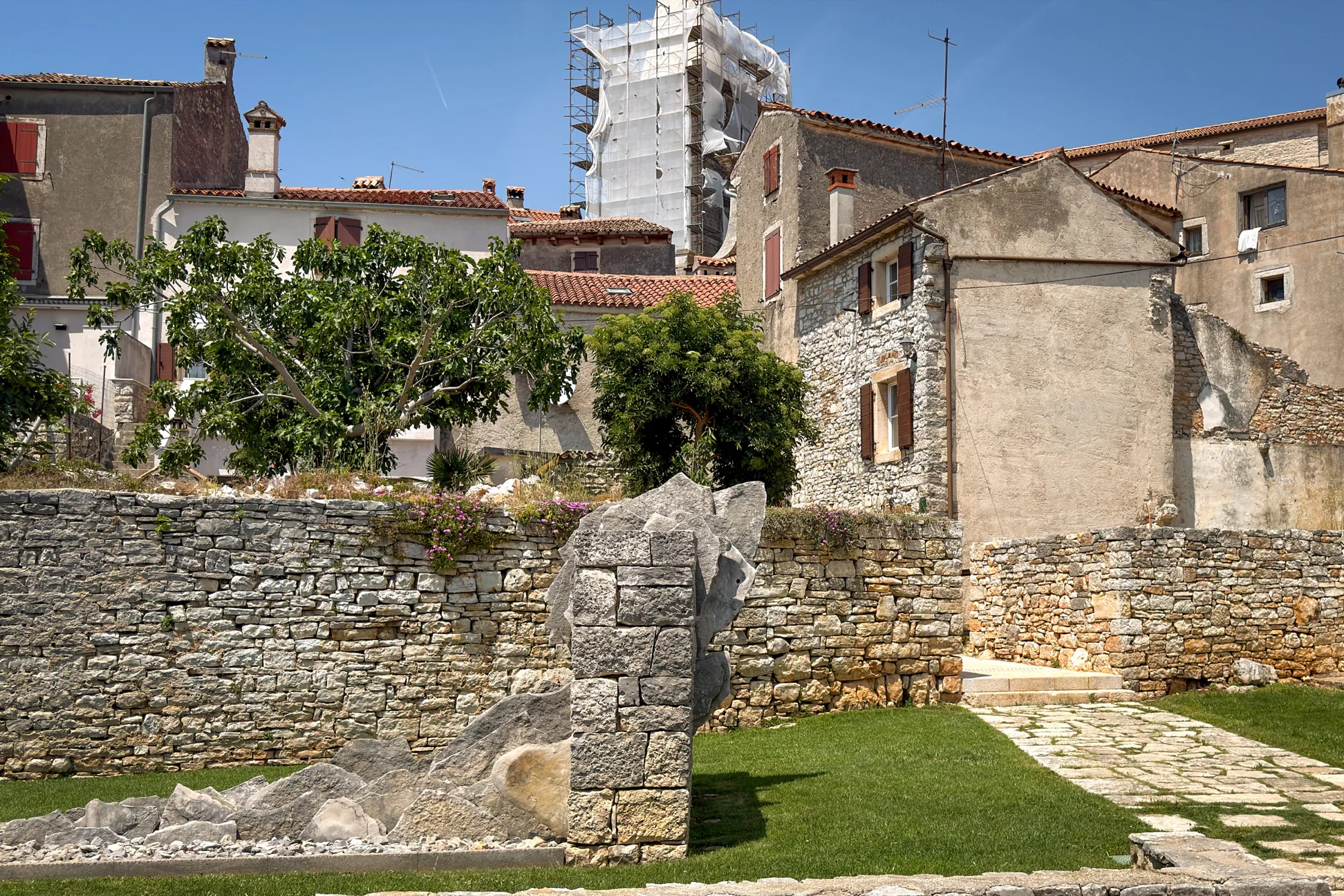 Park and stone houses in Bale, Istria