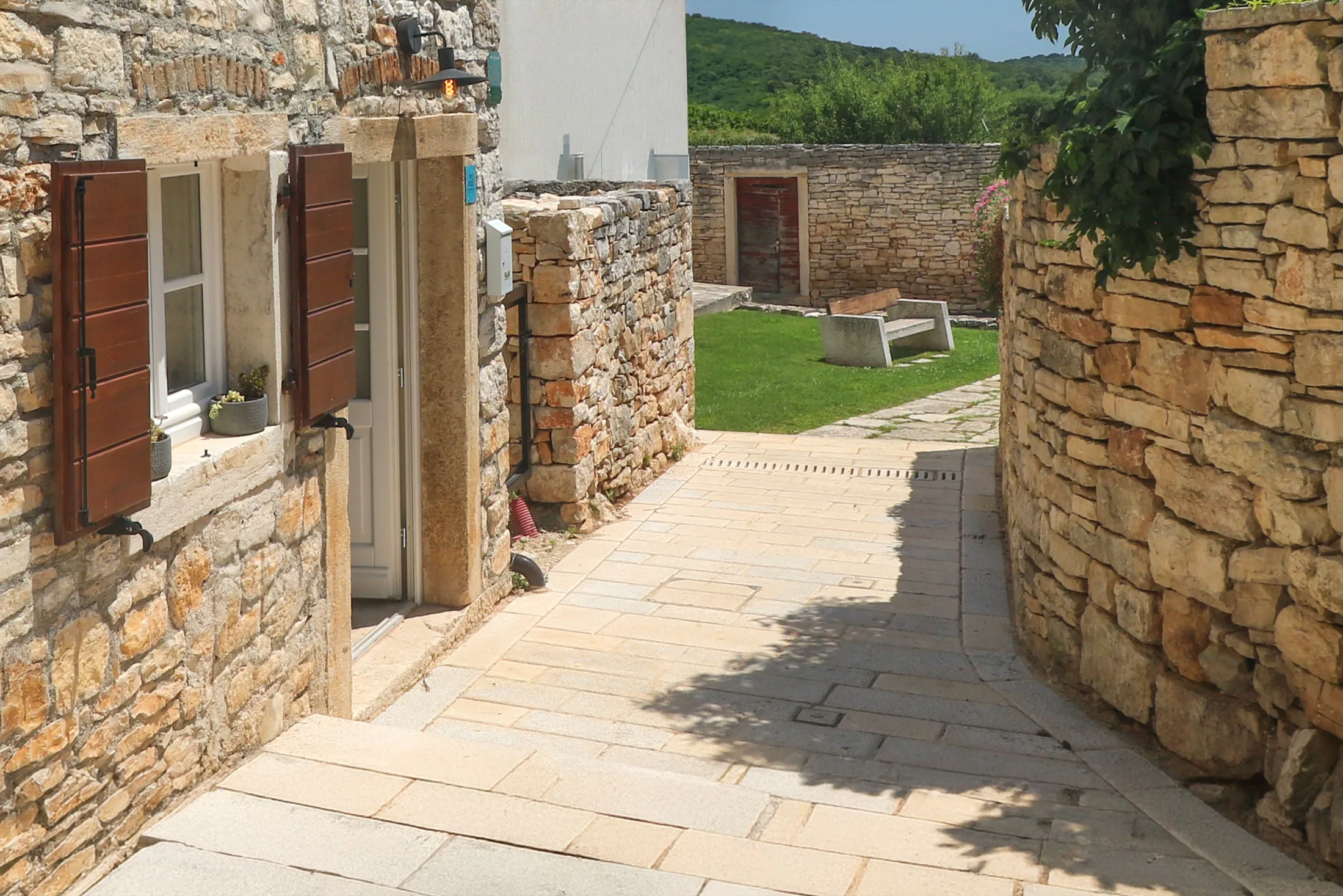 Passage from House In Volo toward the park in Bale